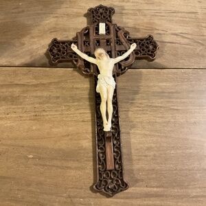 Vtg ornate two tone molded plastic Catholic Crucifix cross consolidated